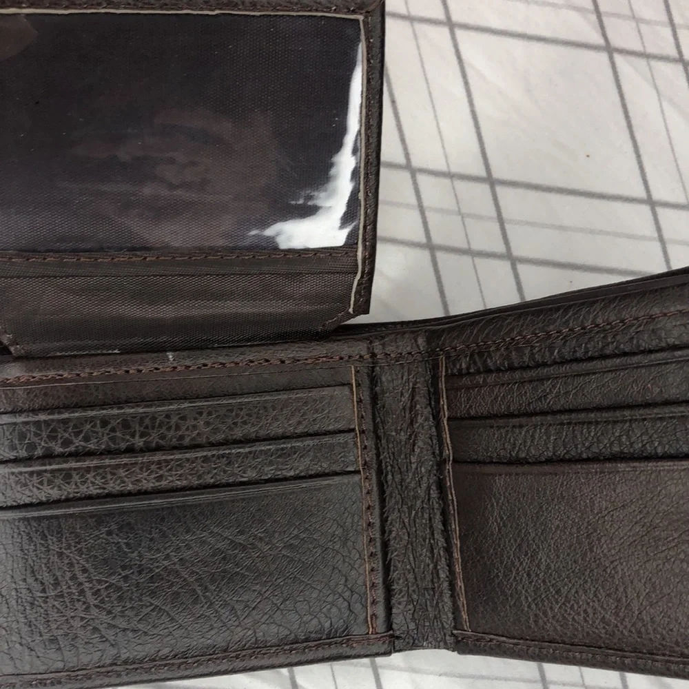 NWOT Artesanos en piel wallet